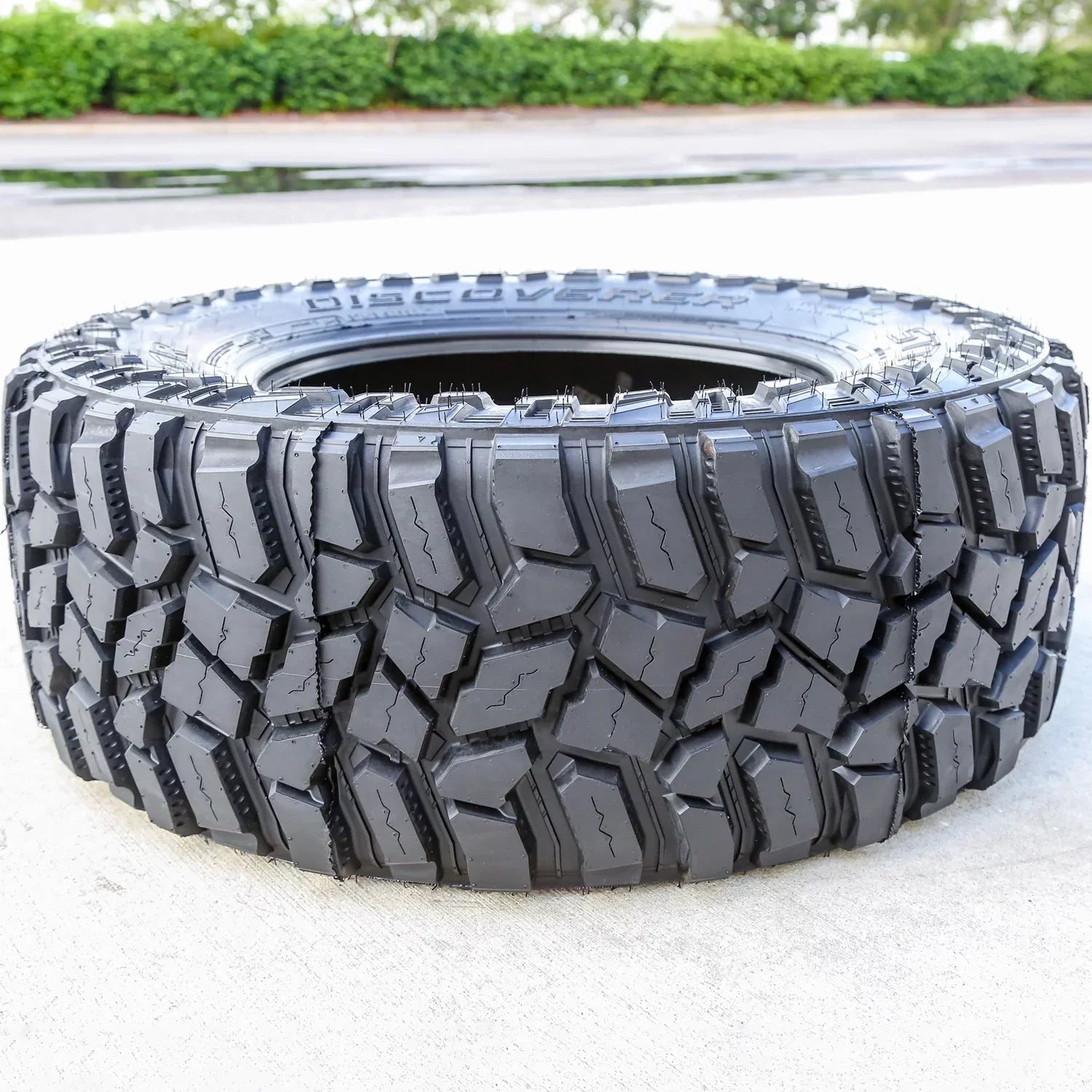 A pair of 2 (two) models of STT professional LT 35X12.50R20 121Q E (10 layers) off-road tires (MT/M/T type off-road tires)