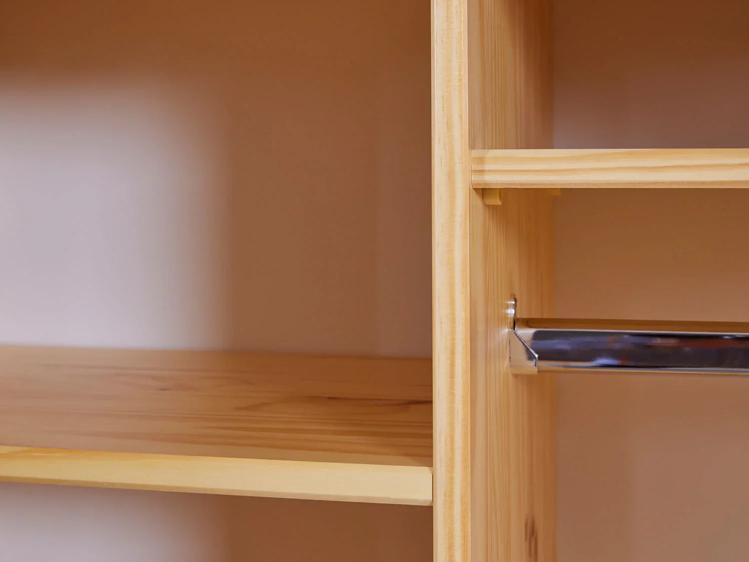 Inter Link Armoire en bois massif